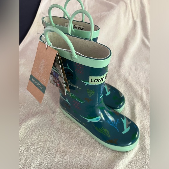 NWT Kids line cone UNISEX “shark attack” rain boots kids size 13 - Picture 4 of 6